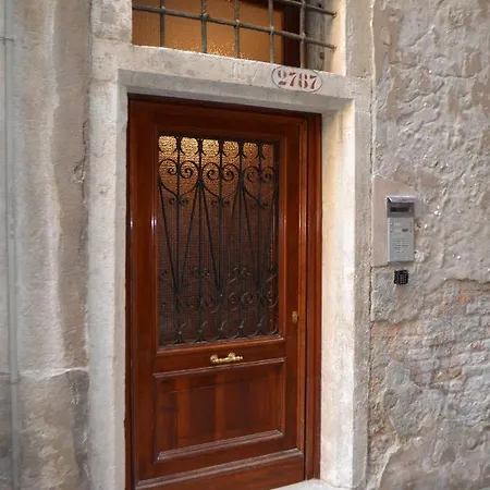 Ca' Bacio Della Luna 아파트 *