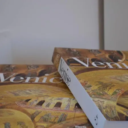 Ca' Bacio Della Luna شقة