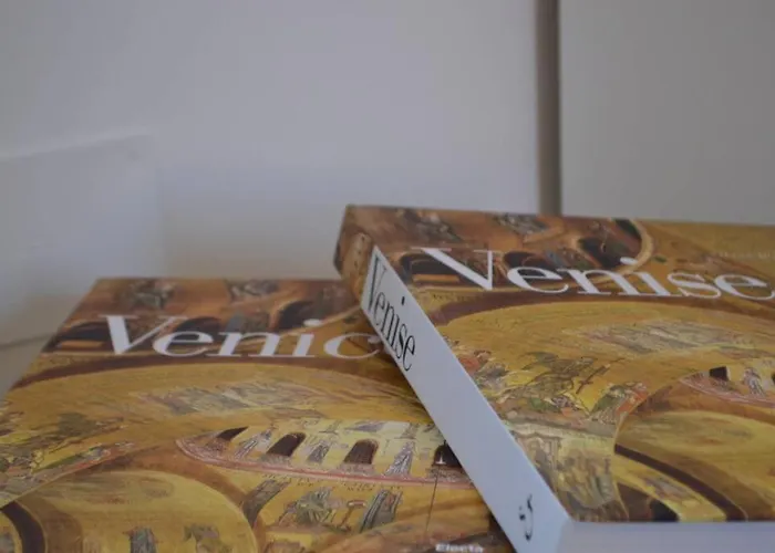 Ca' Bacio Della Luna شقة